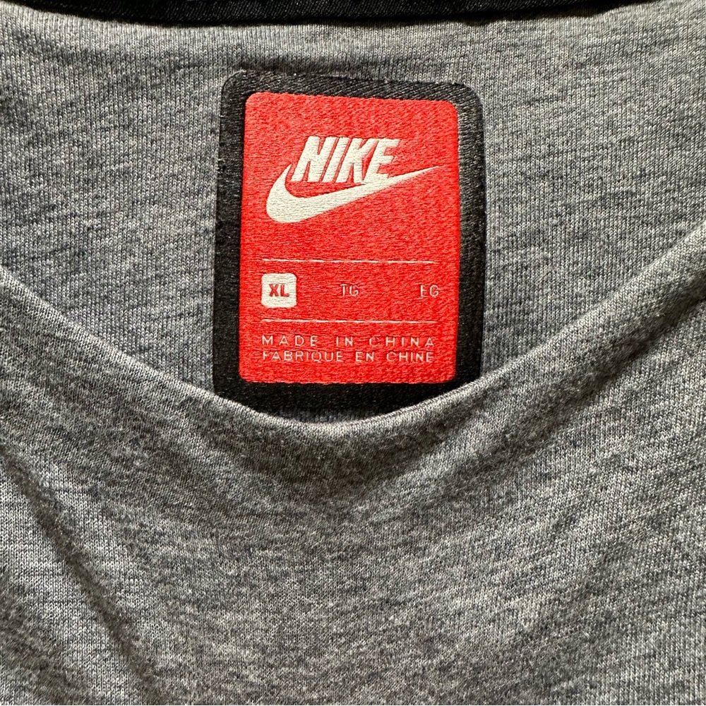 Nike Tee - Picture 4 of 5